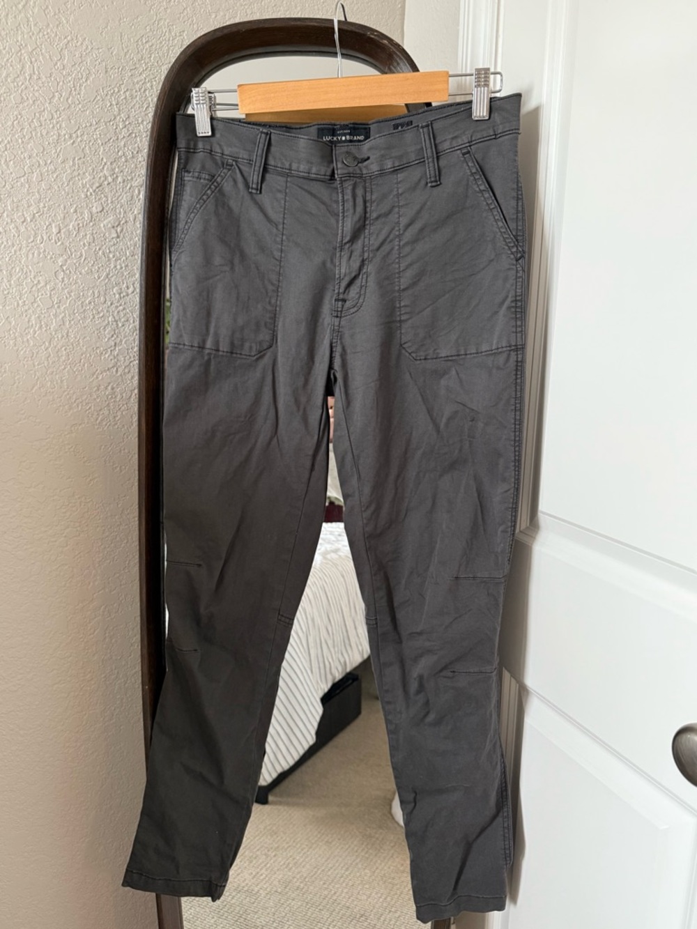 Lucky Brand Women’s Dark Gray The Cargo Pants - 4 - Picture 6 of 7